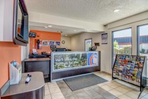 Motel 6 Stockton, Ca - Charter Way West,San Joaquin County>>San Joaquin,2 star
