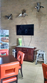 quality inn and suites stuttgart north