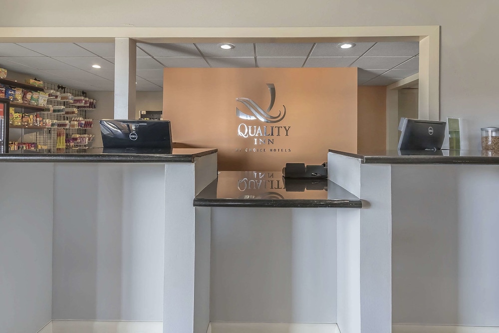 quality inn and suites stuttgart north