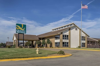 quality inn and suites stuttgart north