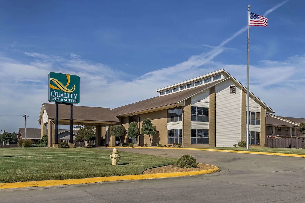 quality inn and suites stuttgart north