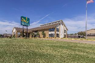 quality inn and suites stuttgart north