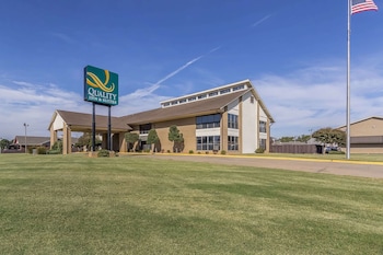 quality inn and suites stuttgart north