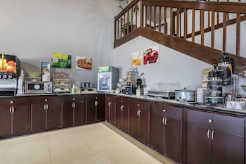 quality inn and suites stuttgart north