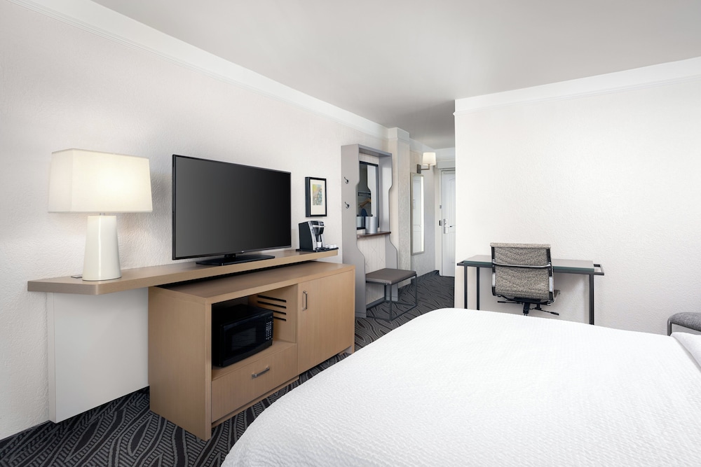 holiday inn resort oceanfront at surfside beach by ihg