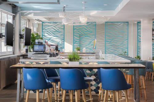 holiday inn resort oceanfront at surfside beach by ihg