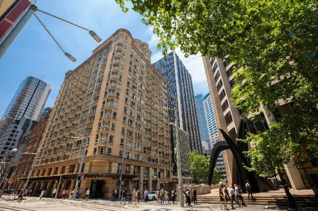 mantra 2 bond street sydney