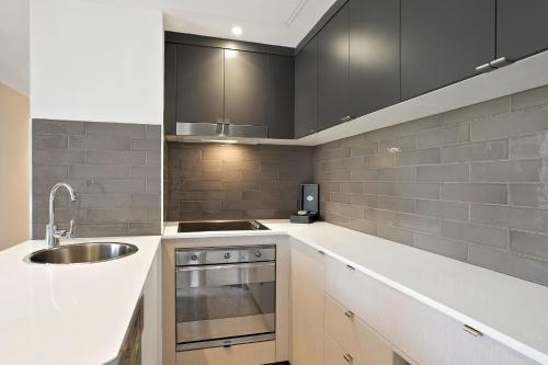 mantra 2 bond street sydney