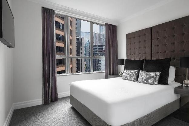 mantra 2 bond street sydney