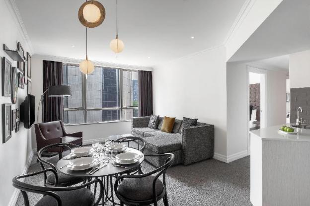 mantra 2 bond street sydney