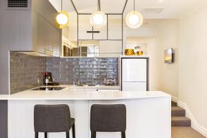 mantra 2 bond street sydney