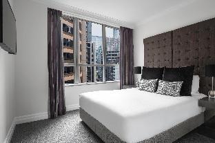 mantra 2 bond street sydney