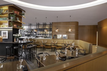 mantra 2 bond street sydney