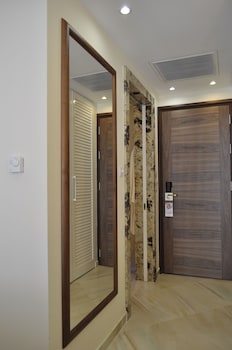 alexander the great beach hotel