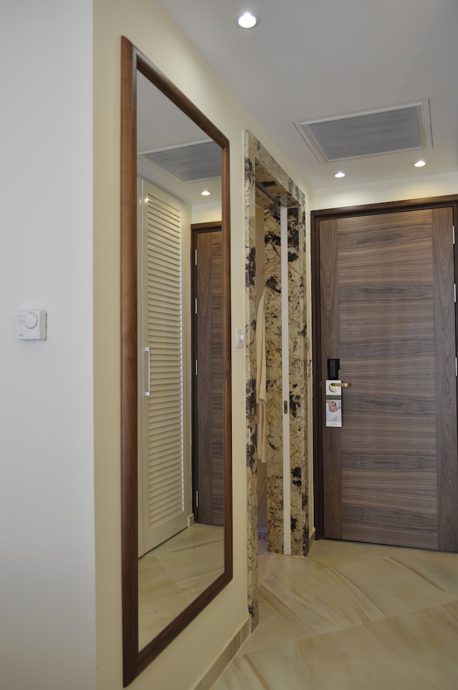 alexander the great beach hotel