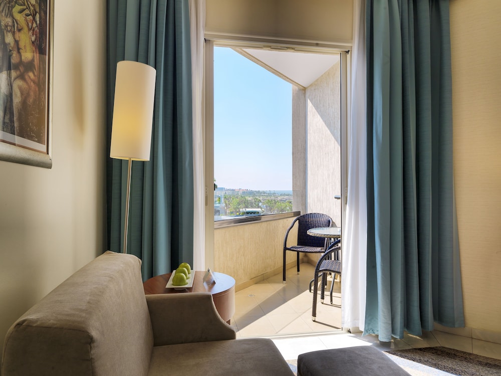 alexander the great beach hotel