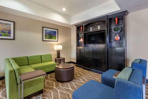Comfort Inn & Suites Paris,Marble Falls>>Lamar,3 star