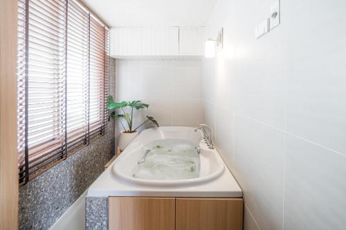 king park avenue adults only