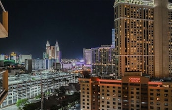 premium suite w balcony at the signature