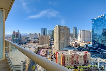 premium suite w balcony at the signature