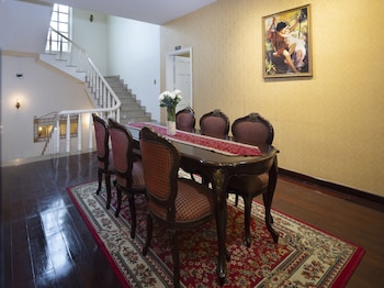 hidden mansions saigon resort