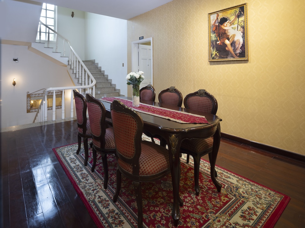 hidden mansions saigon resort