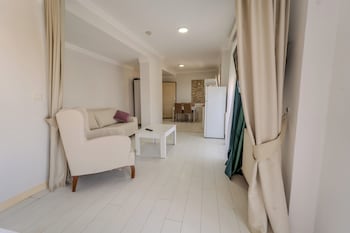 mia hill suites