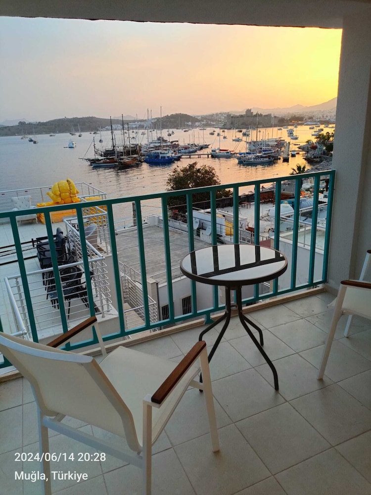 mia hill suites