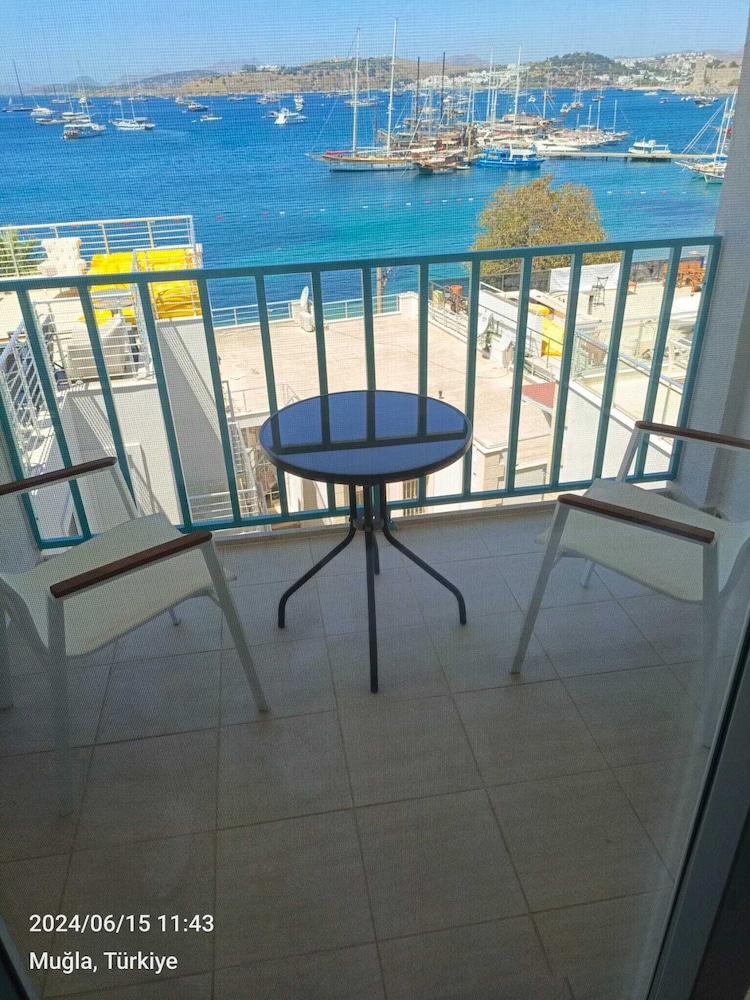 mia hill suites