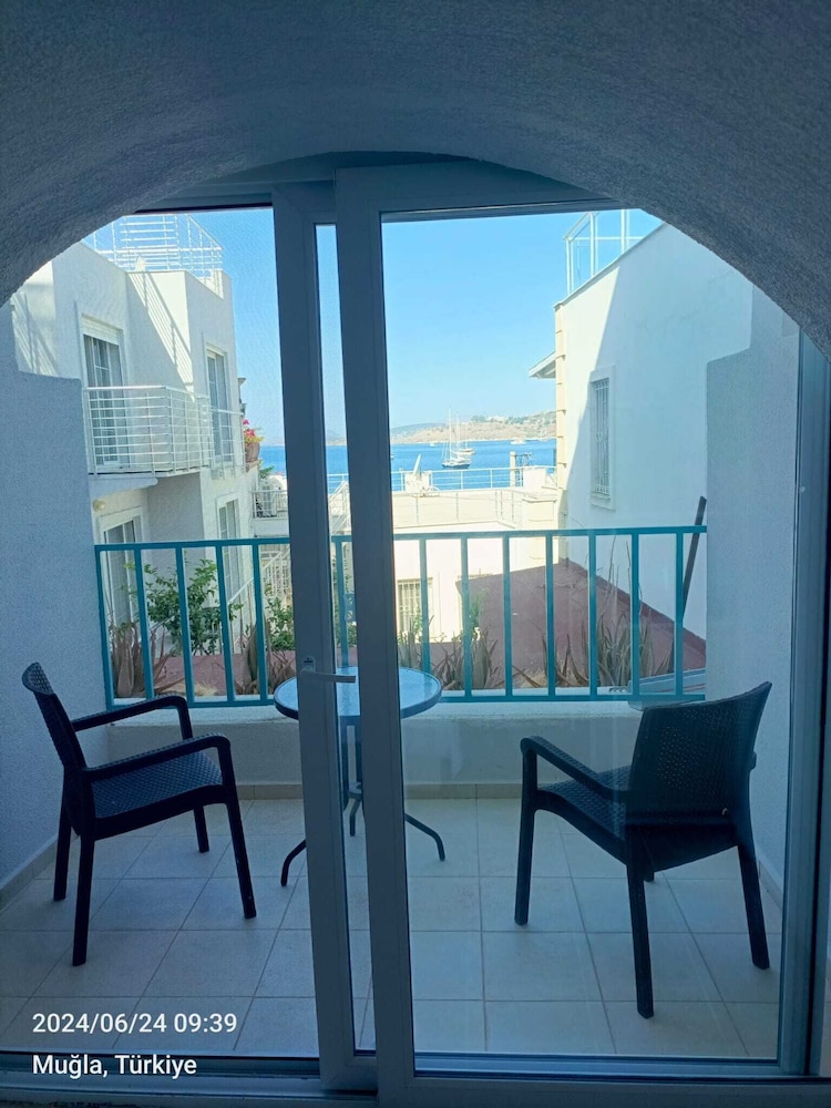 mia hill suites
