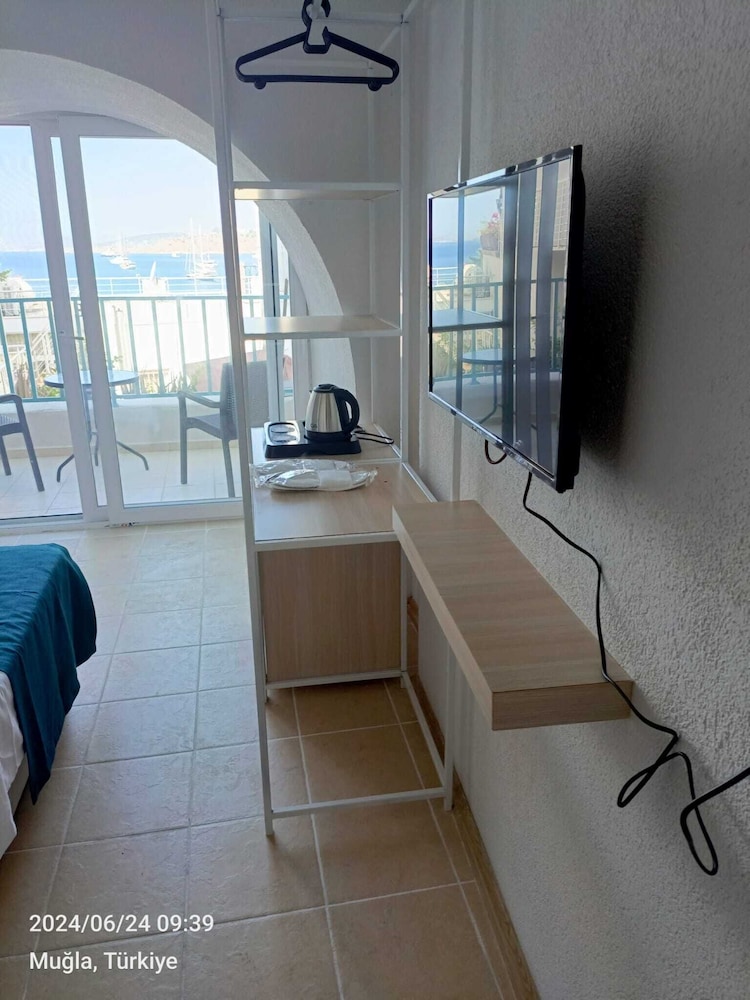 mia hill suites