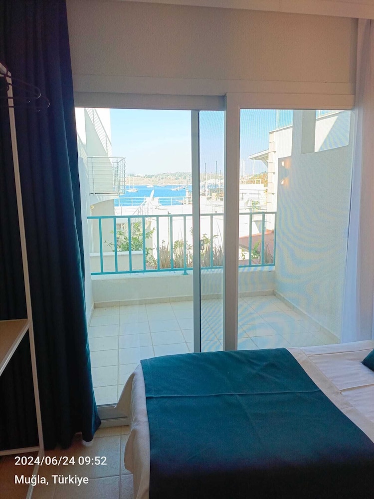 mia hill suites