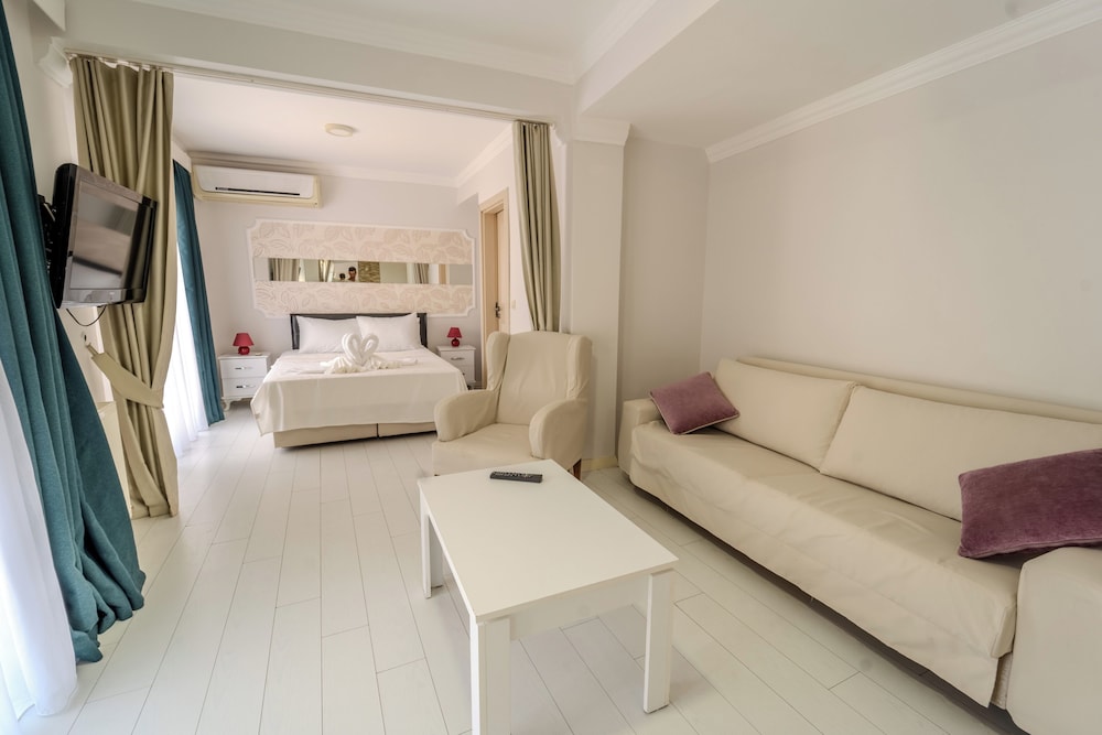 mia hill suites