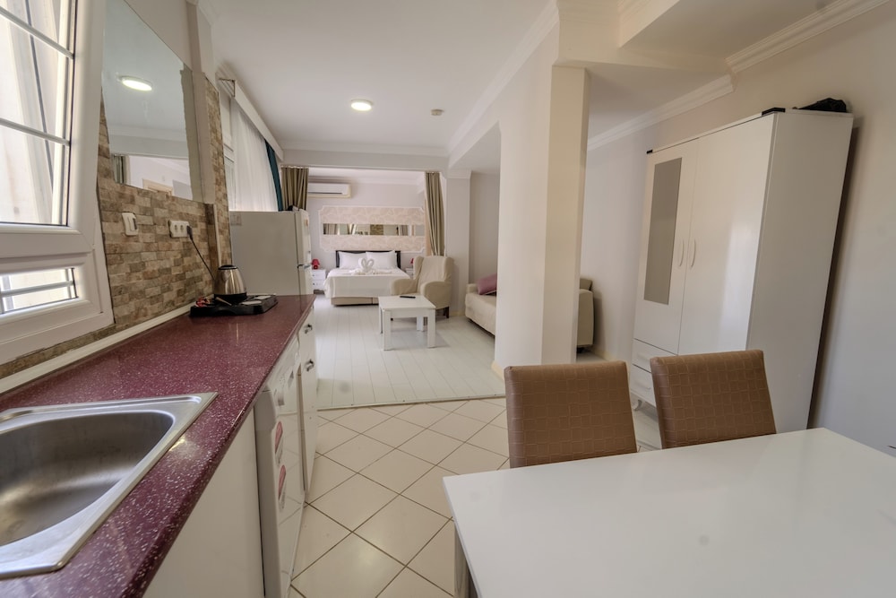 mia hill suites
