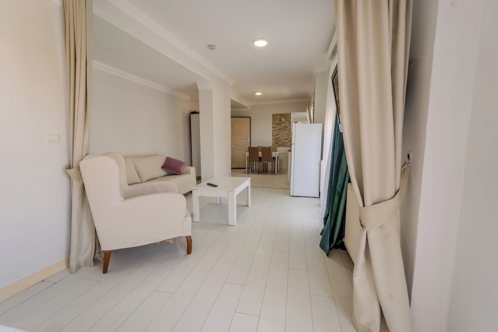 mia hill suites