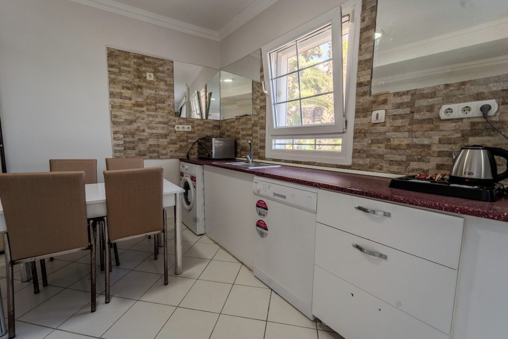 mia hill suites