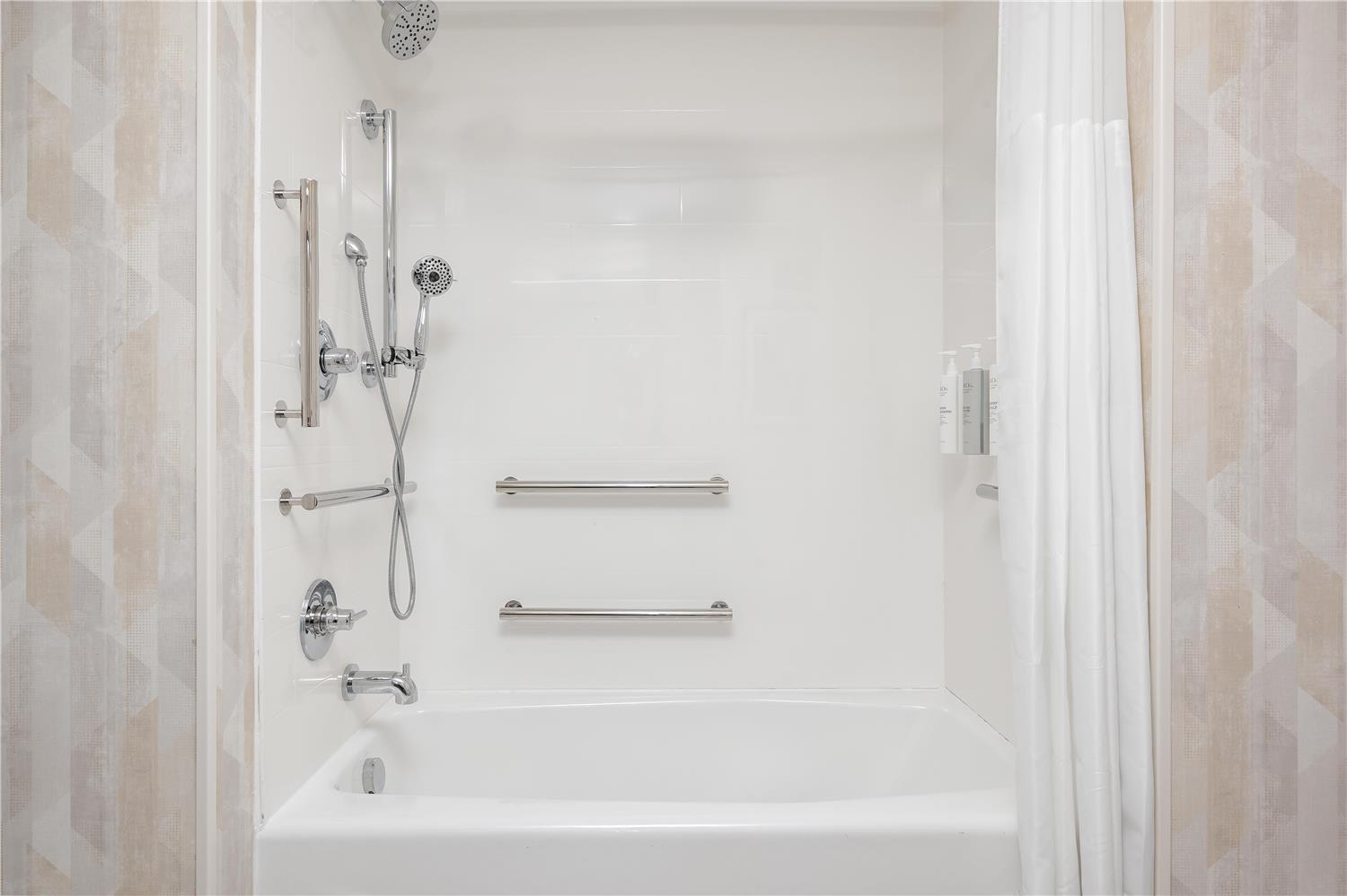 hampton inn and suites alpena