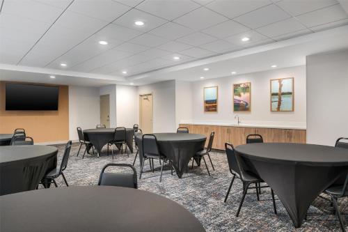 hampton inn and suites alpena