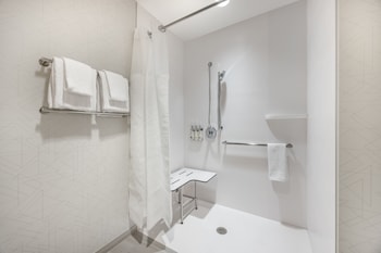 holiday inn express and suites nashville west end univ area