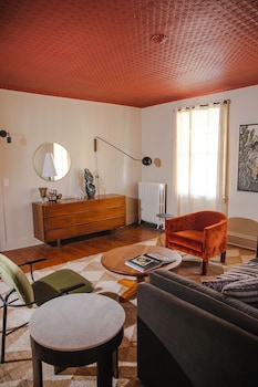 kingston carriage house