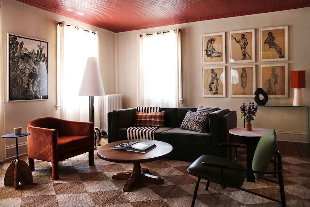 kingston carriage house