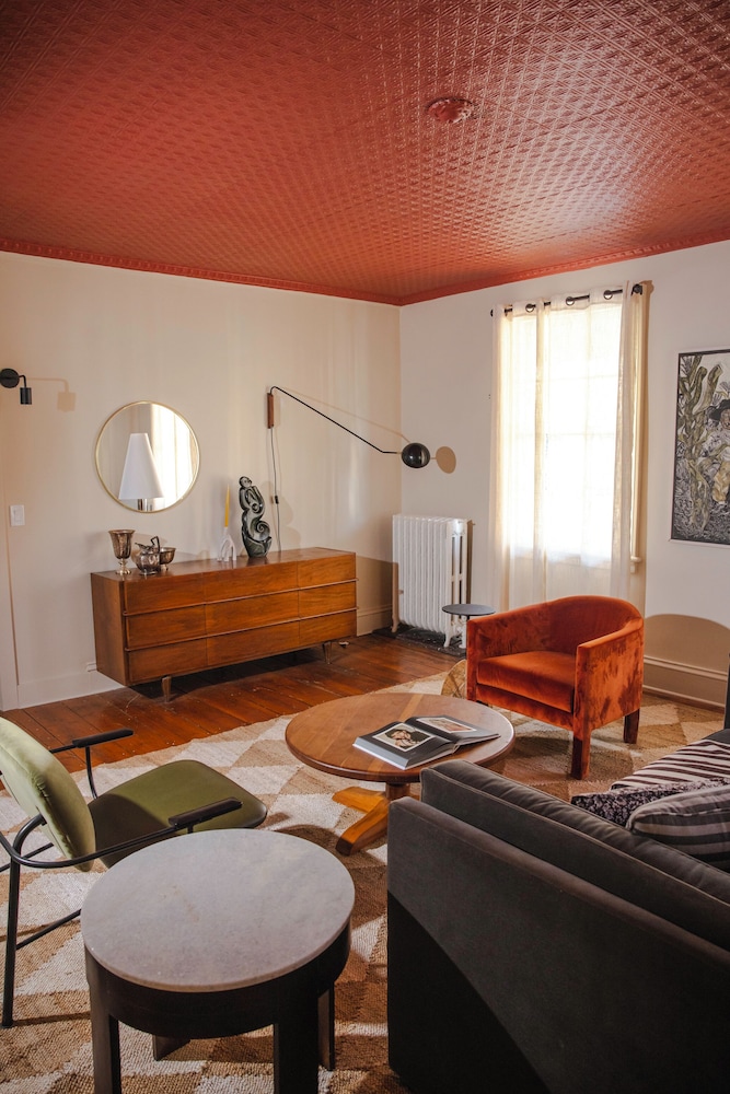 kingston carriage house