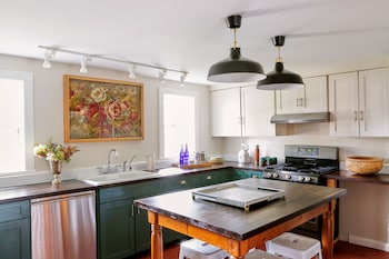 kingston carriage house