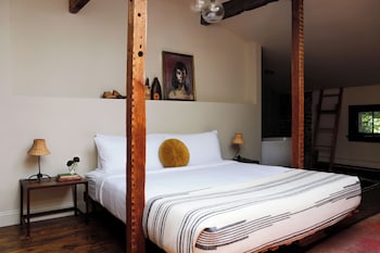 kingston carriage house