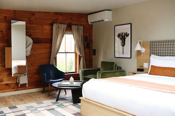 kingston carriage house