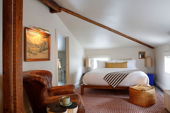 kingston carriage house