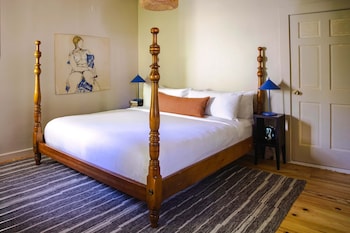 kingston carriage house