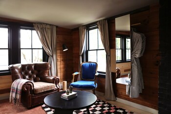 kingston carriage house