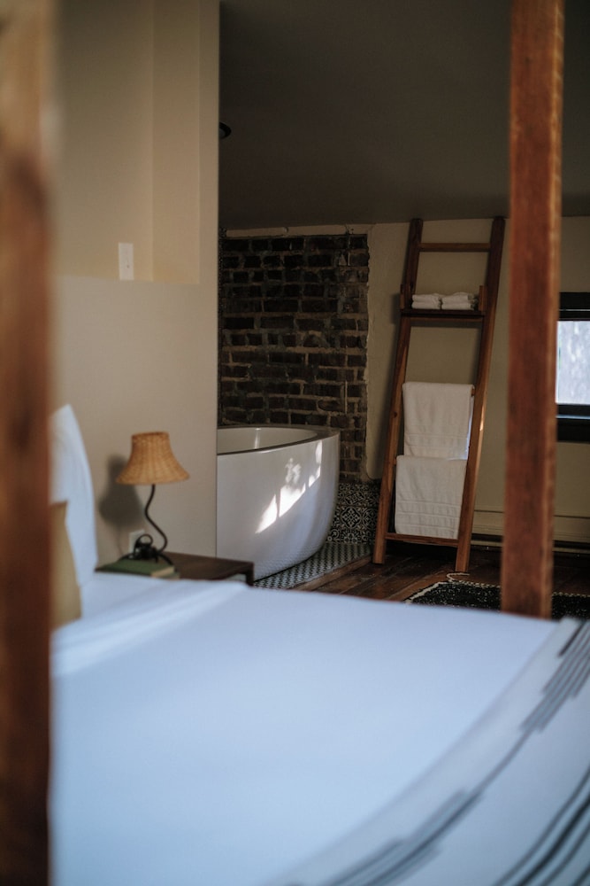 kingston carriage house