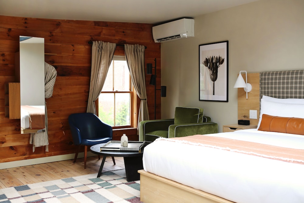 kingston carriage house